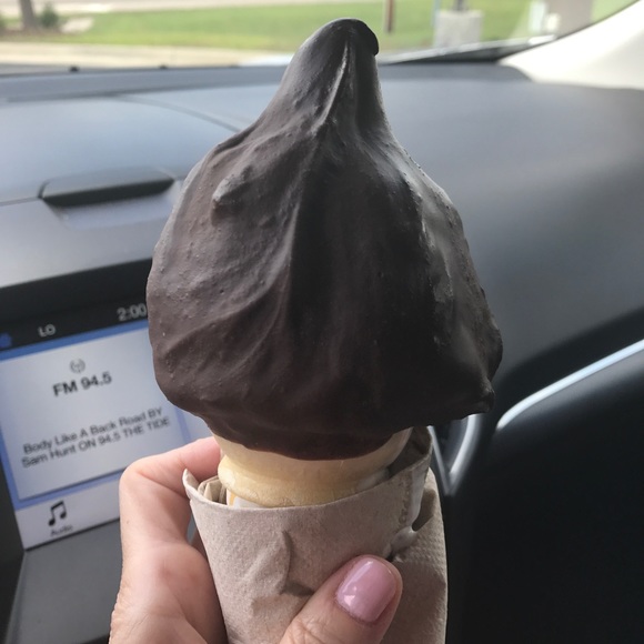 Meet your Posher, Jozee - Picture 2 of 3